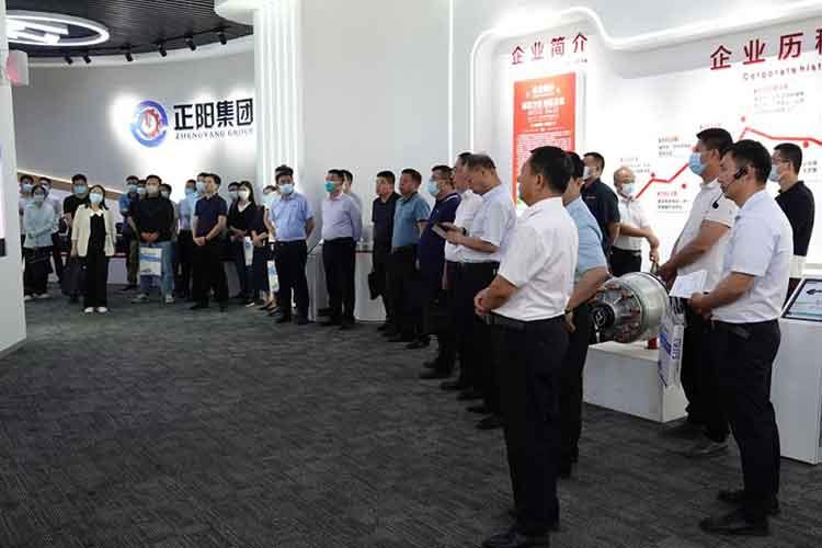 濟寧地區(qū)高端裝備制造各龍頭企業(yè)組團到正陽集團考察參觀，尋求合作，共謀發(fā)展